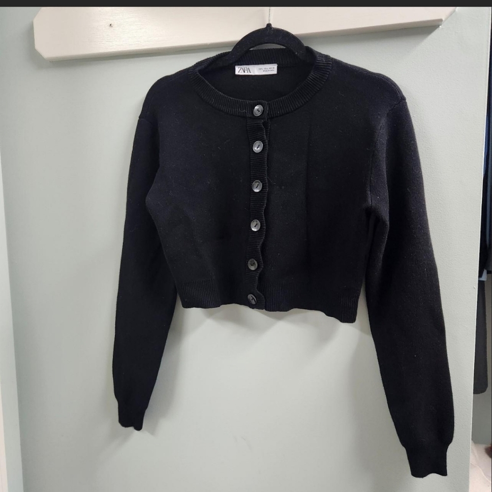 Zara Cropped Black Sweater